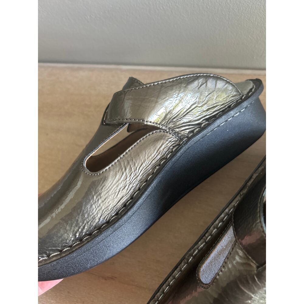 Allegra Women’s Metallic Gray Mary Jane Comfort Clogs, Slip-On, Buckle Detail - Picture 7 of 9